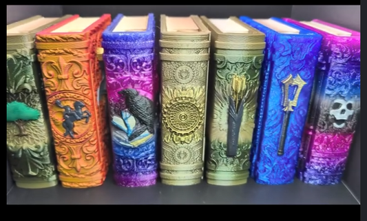 Dice Tomes /w Set of Dice